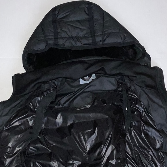 NWOT Athleta Goose Down Vest with Hood Black - Size S - Picture 7 of 7
